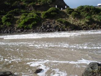 Strong tidal surge approaching bridge